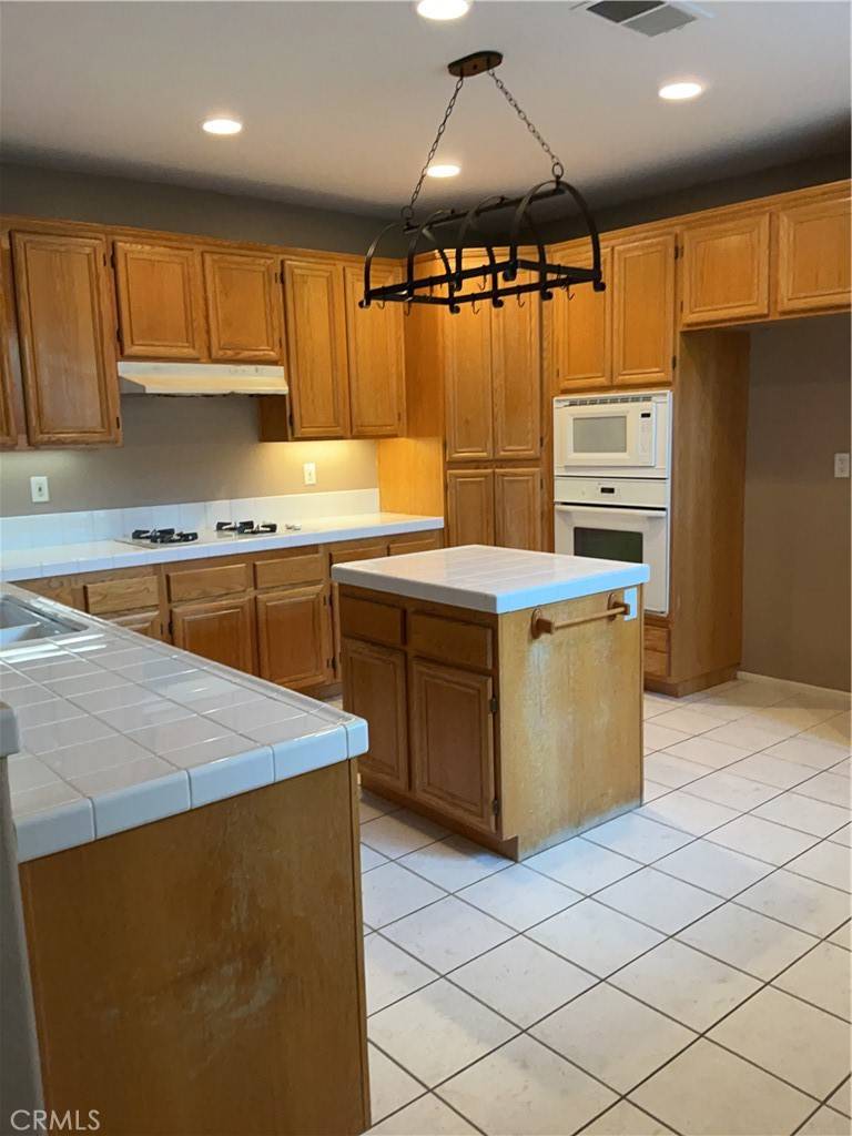 Moreno Valley, CA 92557,9941 Cambria CIR