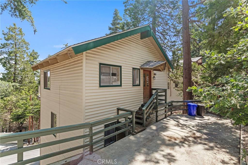 Twin Peaks, CA 92391,539 Clubhouse
