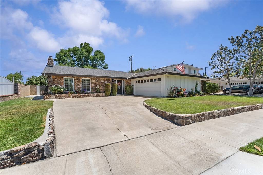 Orange, CA 92866,927 E Fairway DR
