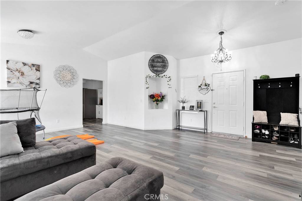 Apple Valley, CA 92307,16229 Lake View LN
