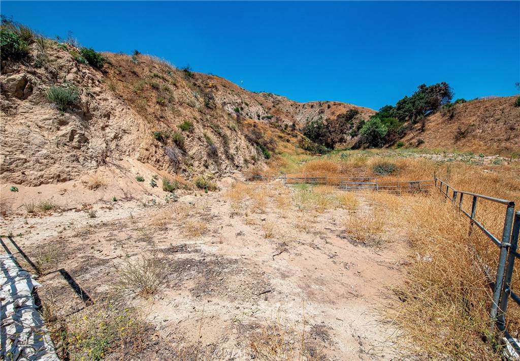Pasadena, CA 91107,3597 Shaw Ranch RD
