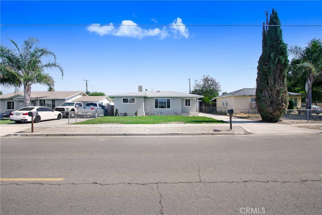 136 W Mayberry AVE, Hemet, CA 92543
