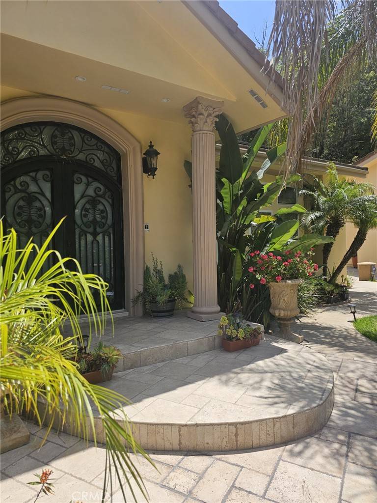 Sherman Oaks, CA 91423,3946 Knobhill DR