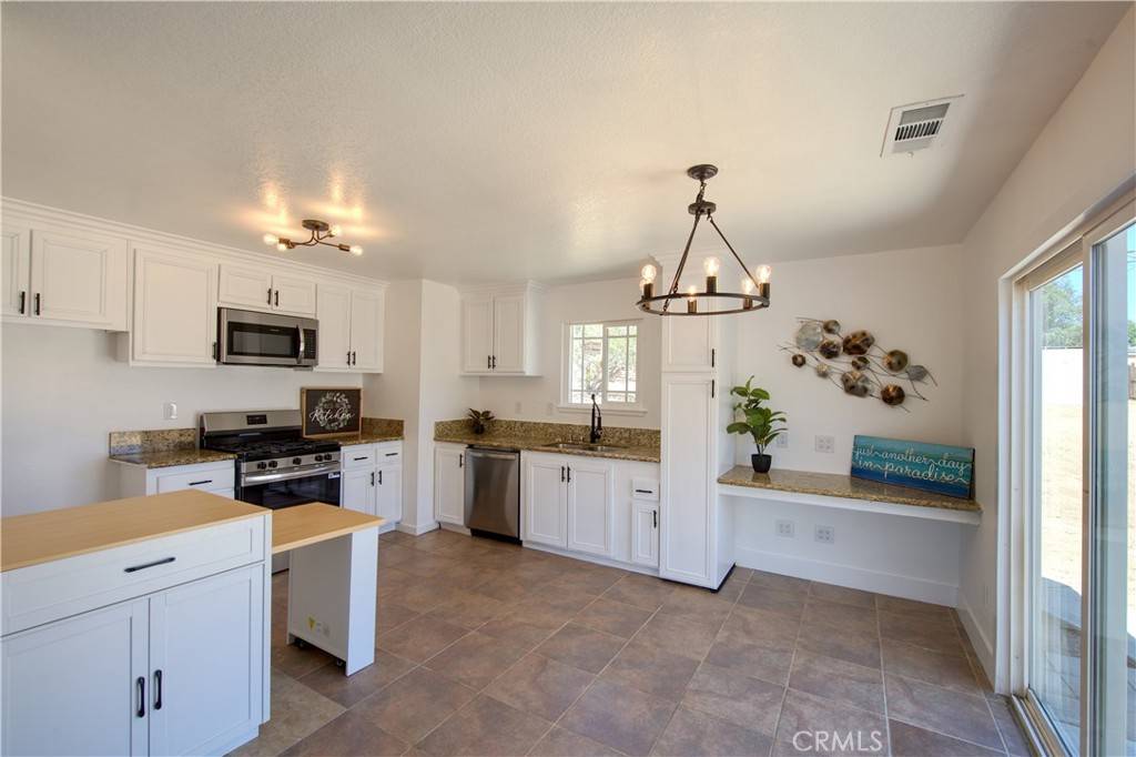 Hesperia, CA 92345,7990 Arrowhead Lake RD