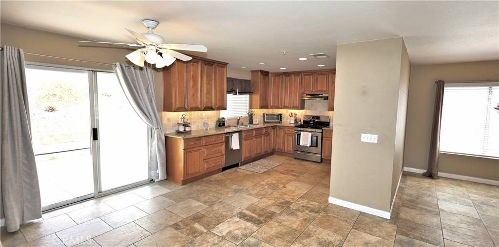 Fontana, CA 92336,5825 Opal CT