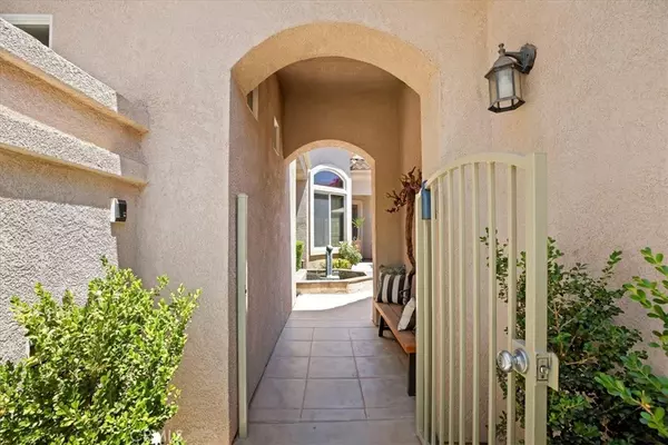 Riverside, CA 92506,5614 Queen Palms DR