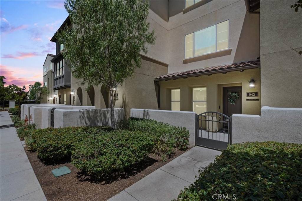 942 E Drapery LN, Anaheim, CA 92802