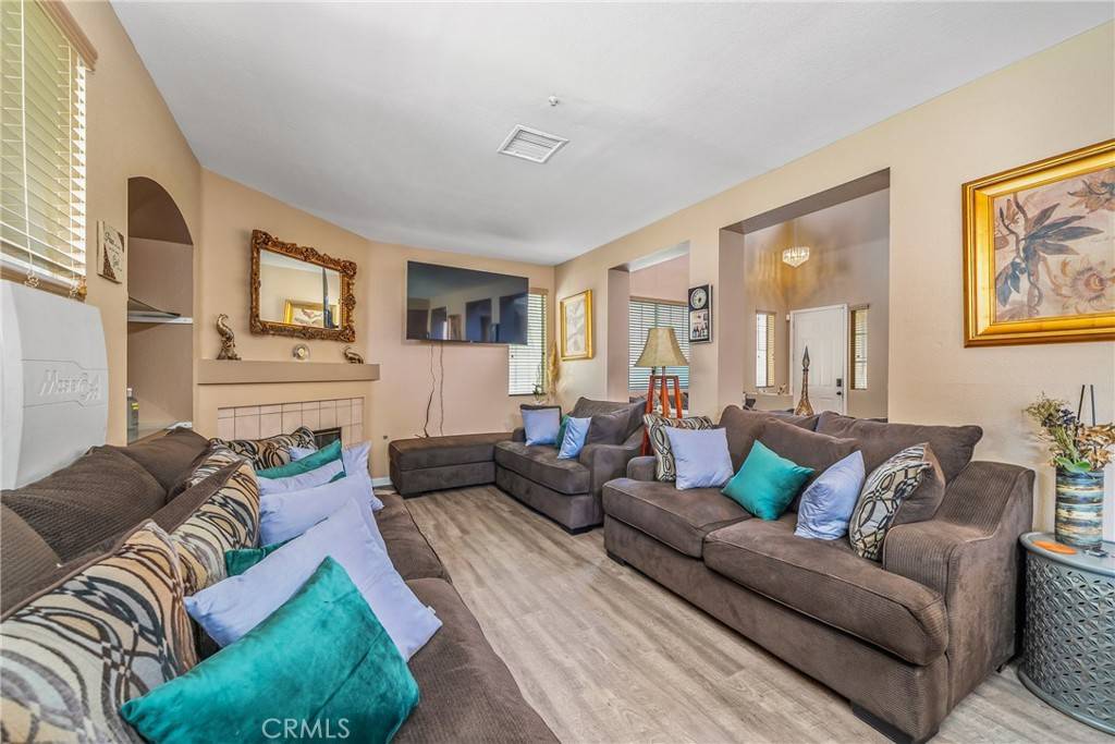Fontana, CA 92336,5612 Spur CT