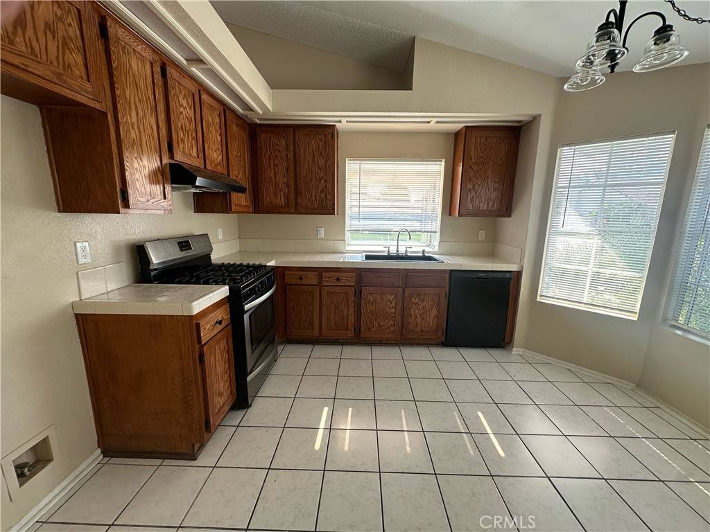San Bernardino, CA 92408,122 plymoth