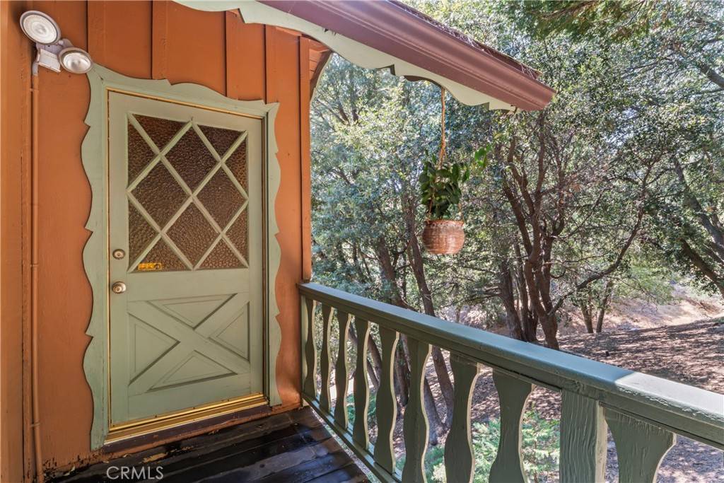 Crestline, CA 92325,332 Wylerhorn DR