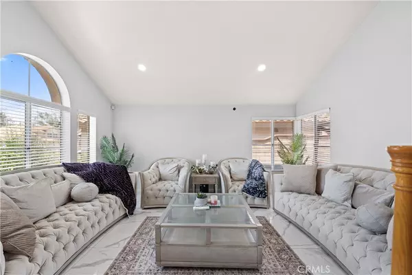 Corona, CA 92878,911 Homestead RD
