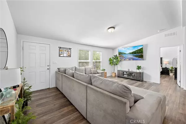 San Jacinto, CA 92582,913 S Grand AVE #20
