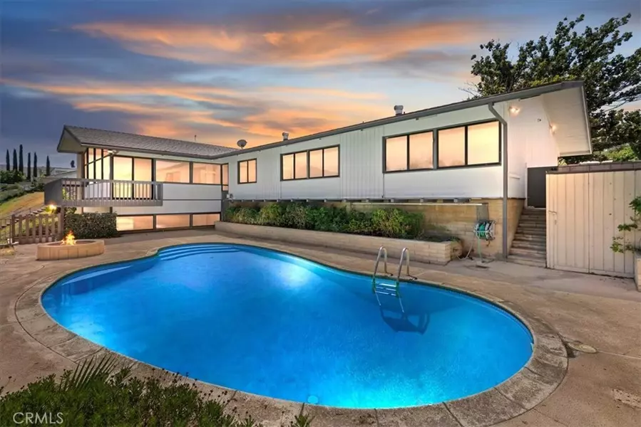 1145 Via Vallarta, Riverside, CA 92506
