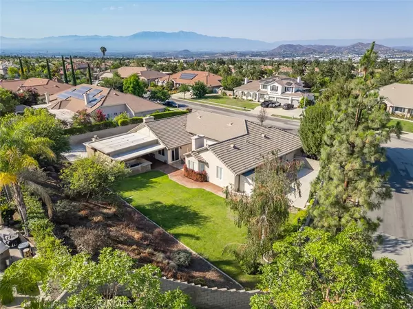 Corona, CA 92881,974 Alexandra DR