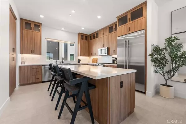 Tustin, CA 92612,16328 Helber WAY