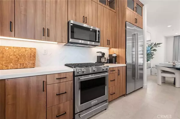 Tustin, CA 92612,16328 Helber WAY