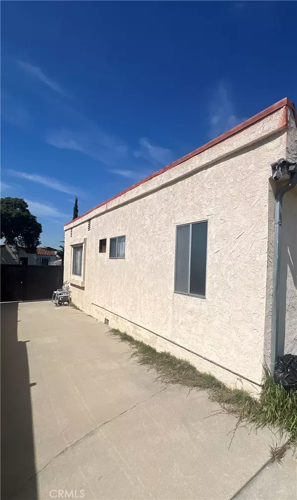 Azusa, CA 91702,1034 N Enid AVE