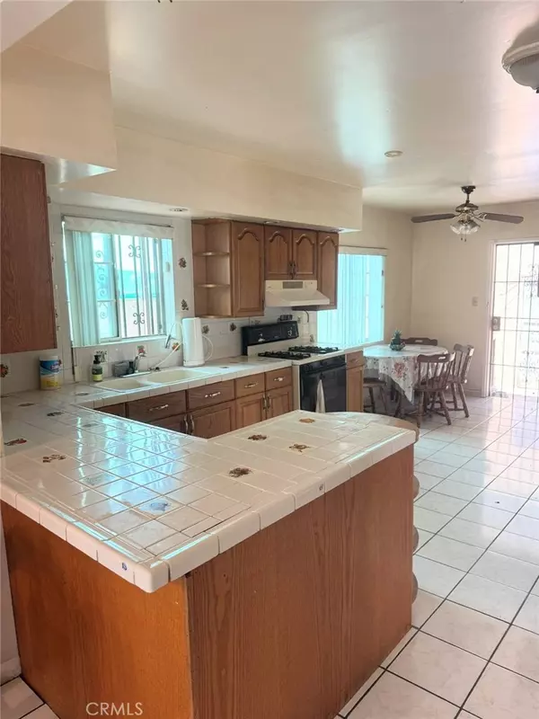 Huntington Park, CA 90255,2565 Sale PL