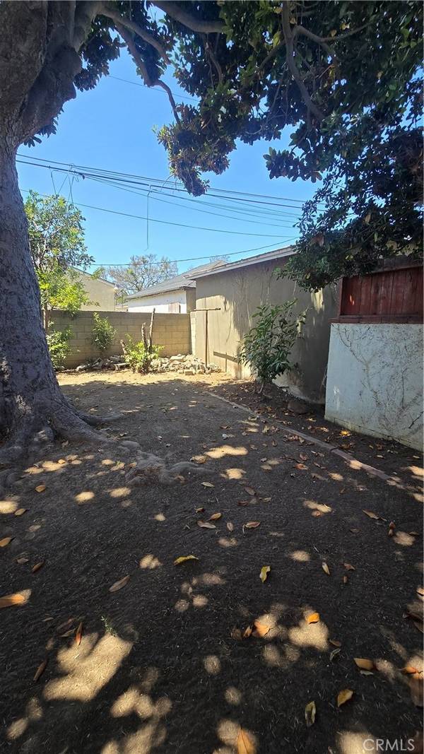 Los Angeles, CA 90047,2106 W 94th PL