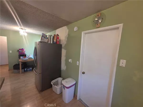 Fontana, CA 92335,9906 Cypress AVE