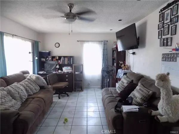 Fontana, CA 92335,9896 Cypress AVE