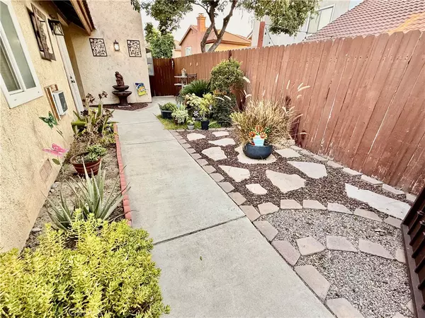Fontana, CA 92337,14213 Ranchero DR