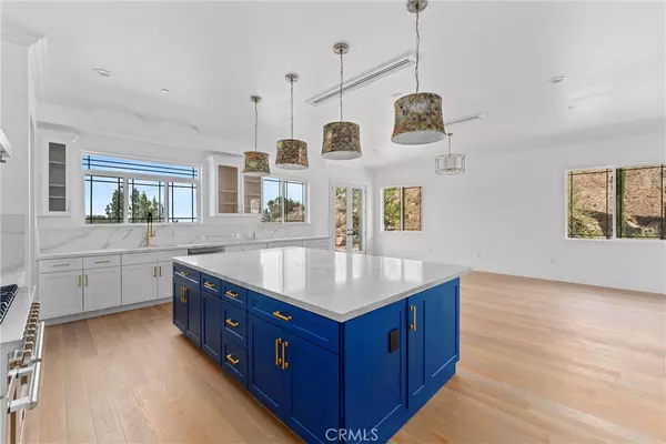 17190 Small Canyon LN, Riverside, CA 92506