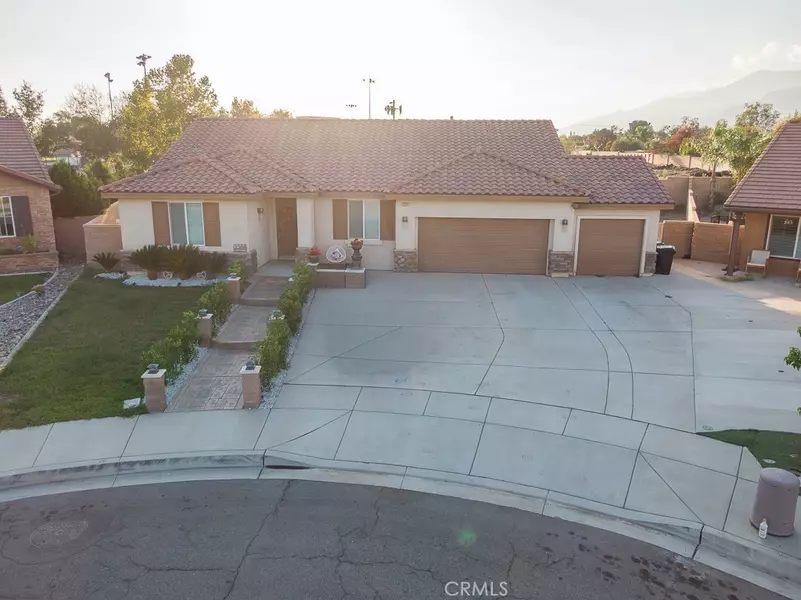 1388 Nicholas CT, Rialto, CA 92377