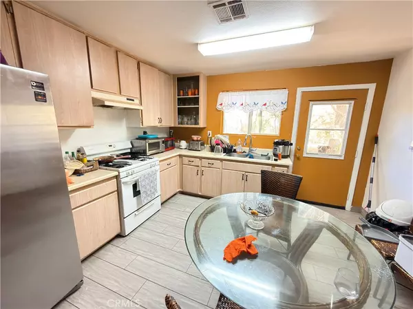 Cathedral City, CA 92234,32904 Navajo