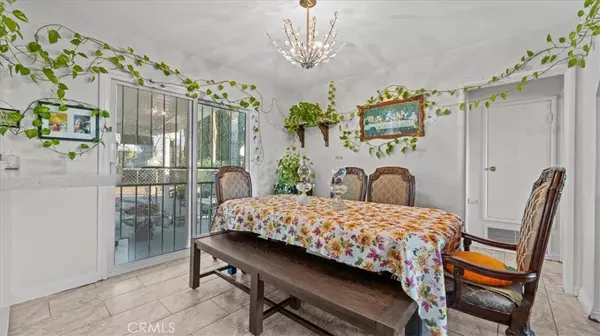 Rialto, CA 92376,215 W Valencia