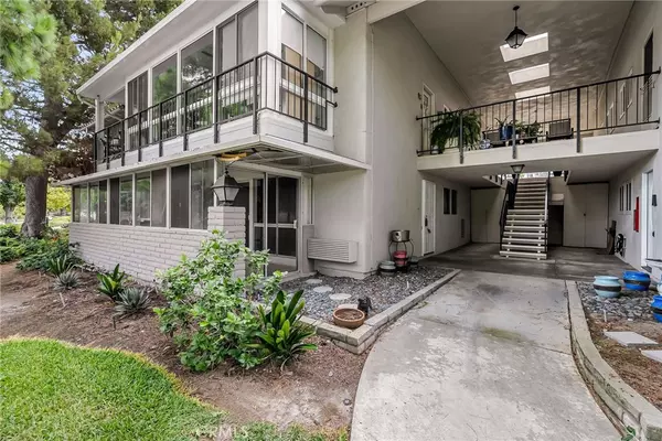 Laguna Woods, CA 92637,2277 W Via Mariposa W #B