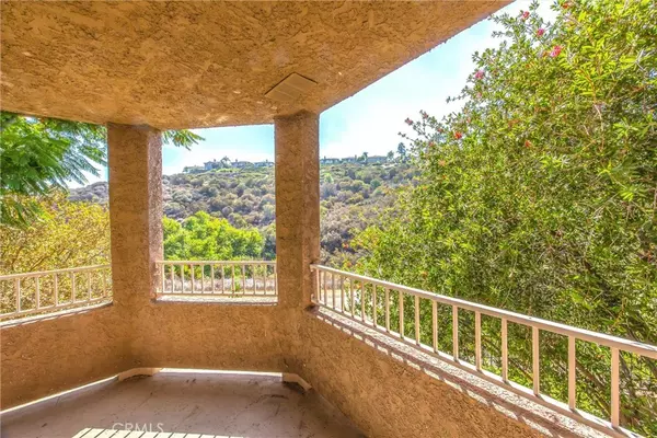 Corona, CA 92882,2500 San Gabriel #202