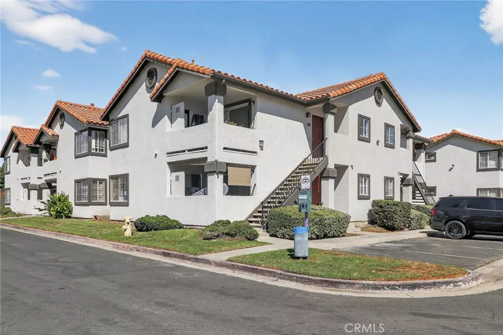 Lake Elsinore, CA 92530,16377 Lakeshore #4F