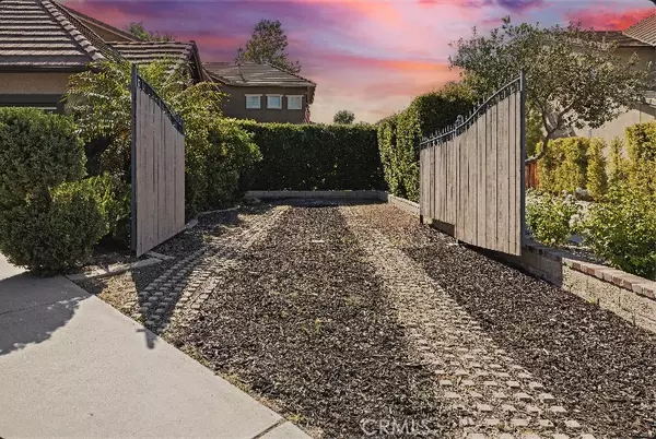 Murrieta, CA 92562,27123 Coral Bells Way