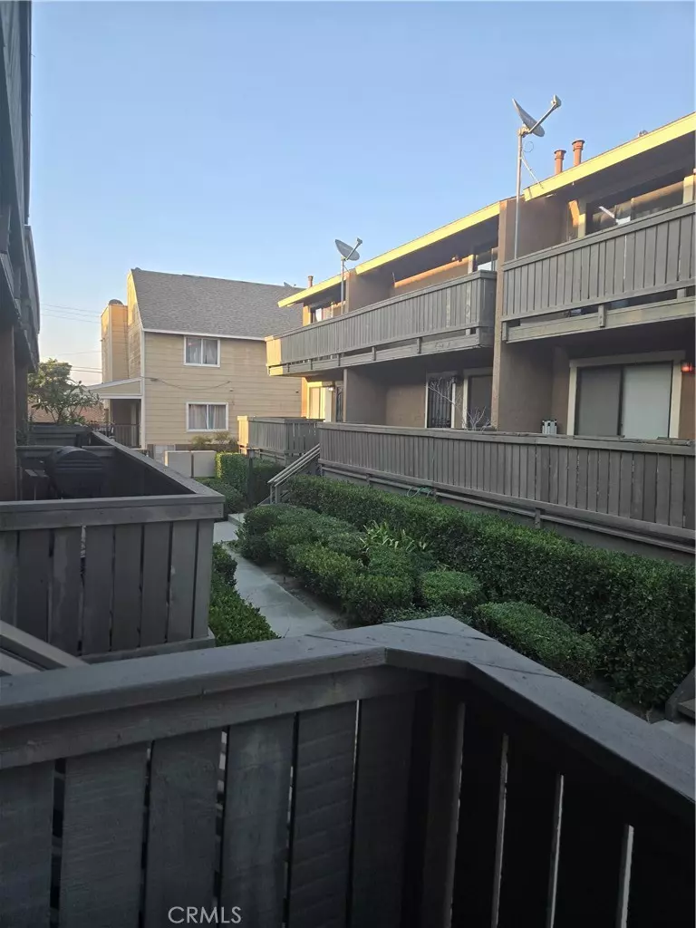 Bellflower, CA 90706,16414 Cornuta Ave #8