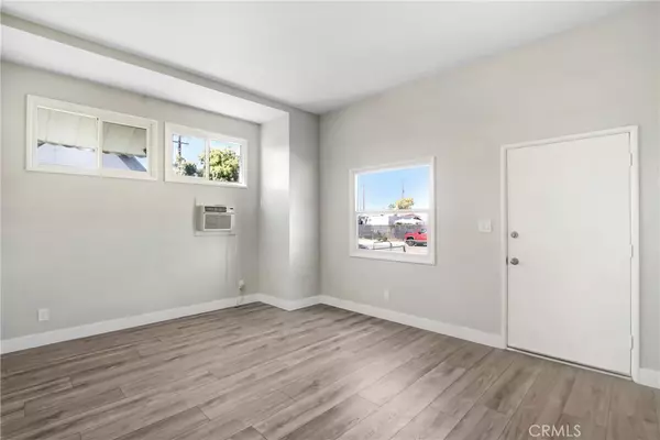 Hemet, CA 92543,213 W Kimball