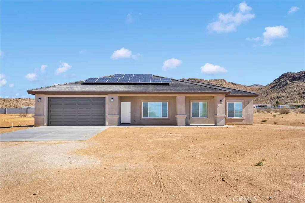 Apple Valley, CA 92307,15561 Desert Star