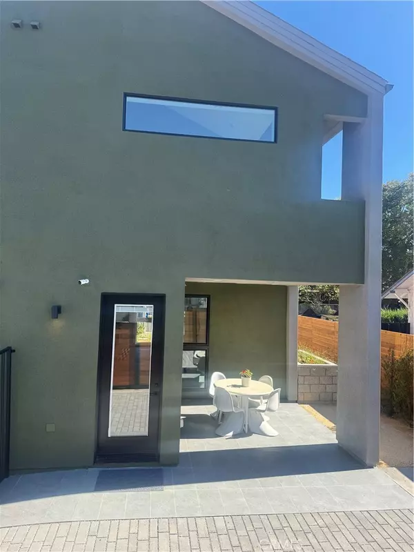 Los Angeles, CA 90042,355 Newland