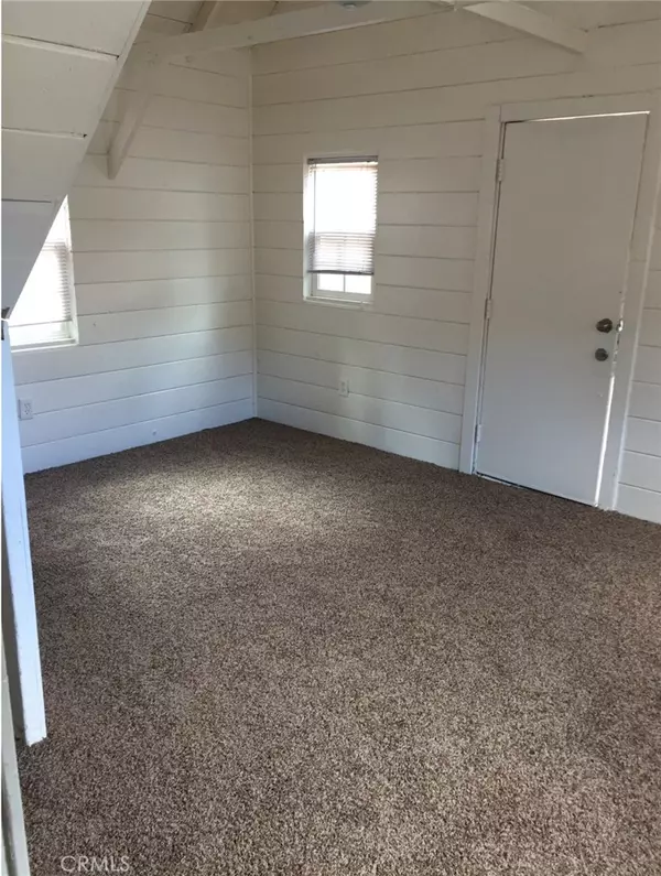 Crestline, CA 92325,369 Log LN