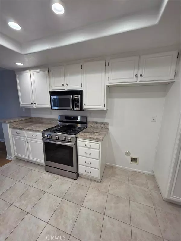 Tustin, CA 92782,2211 Carob