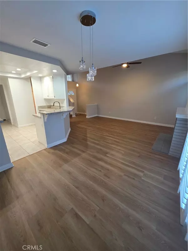 Tustin, CA 92782,2211 Carob