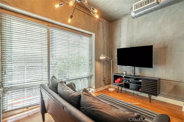 Los Angeles, CA 90015,645 W 9th #301