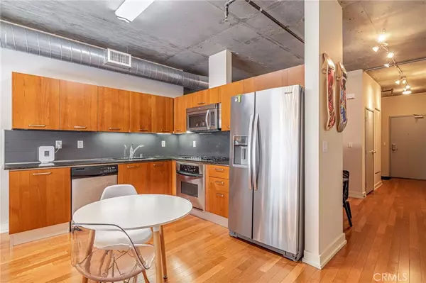 Los Angeles, CA 90015,645 W 9th #301