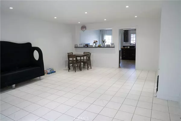 Tustin, CA 92780,14802 Newport Ave #2B