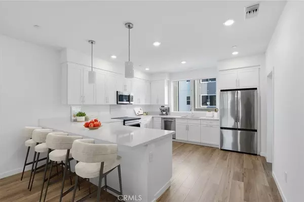 Valencia, CA 91381,27317 Bear Creek LN