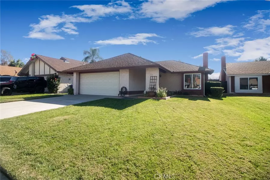 2074 Valleywood ST, Colton, CA 92324