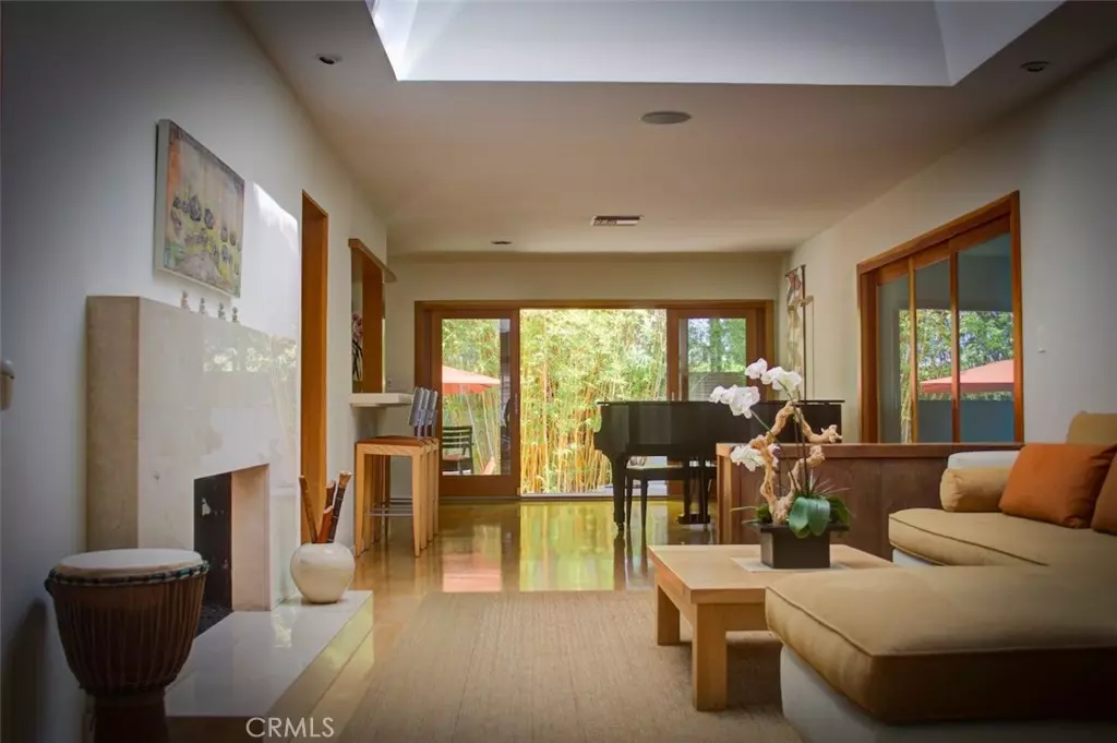 Venice, CA 90291,1025 Indiana