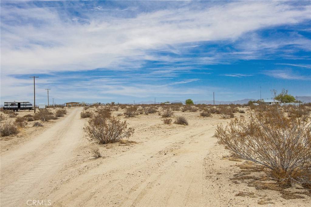 Joshua Tree, CA 92252,64700 Sunshine LN