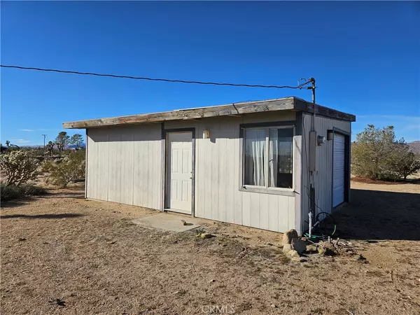2135 Road Runner LN, Landers, CA 92285