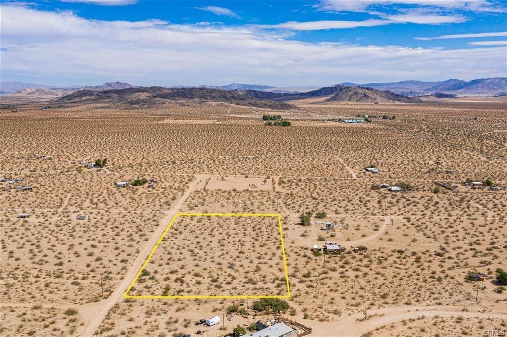 Landers, CA 92285,555 Golden Slipper LN